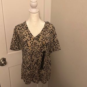 Banana Republic printed Malibu v neck tee